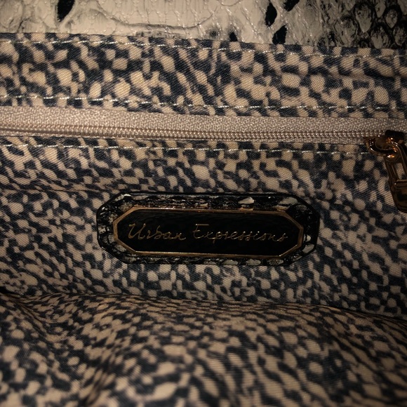 Snake patterned purse - Picture 4 of 4